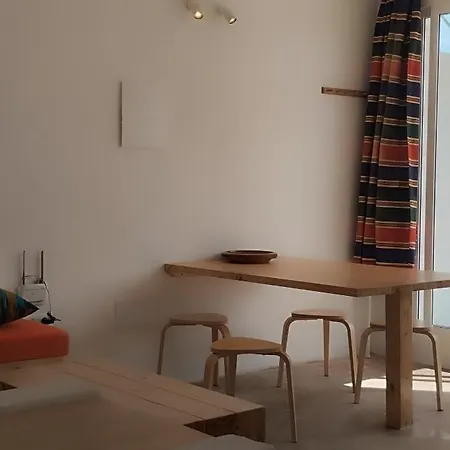 Chic And Basic In Apartment *