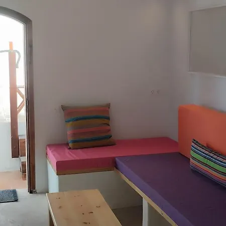 Chic And Basic In Apartment Tahiche