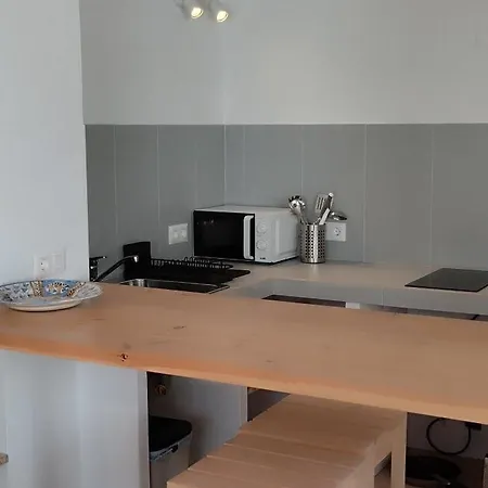 Chic And Basic In Apartment *